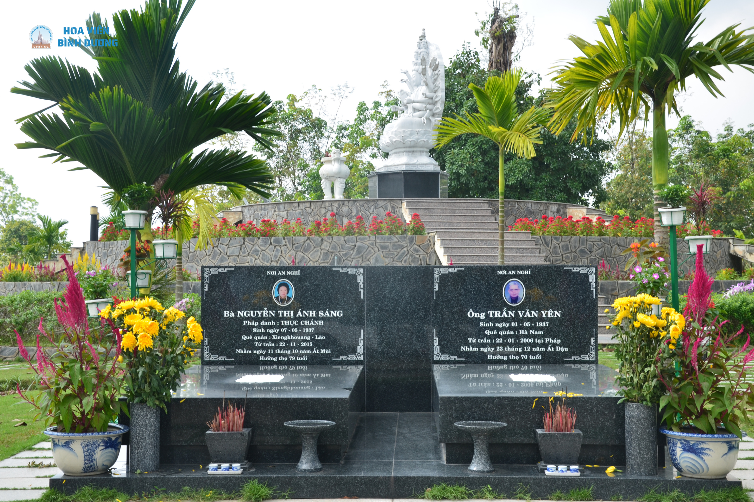 Mẫy mộ đôi xây đẹp đơn giản