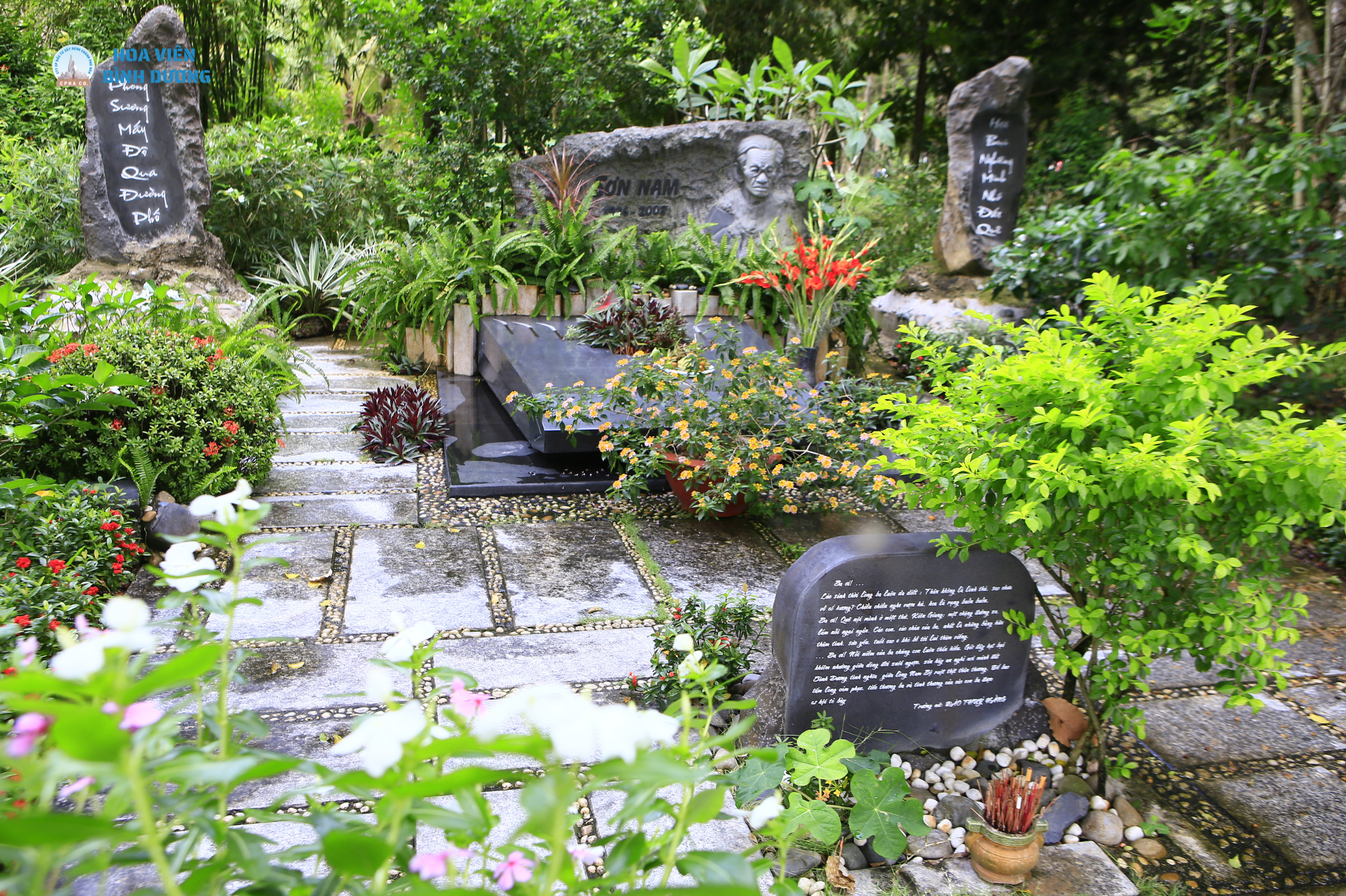 Mẫu mộ nghệ sĩ 2