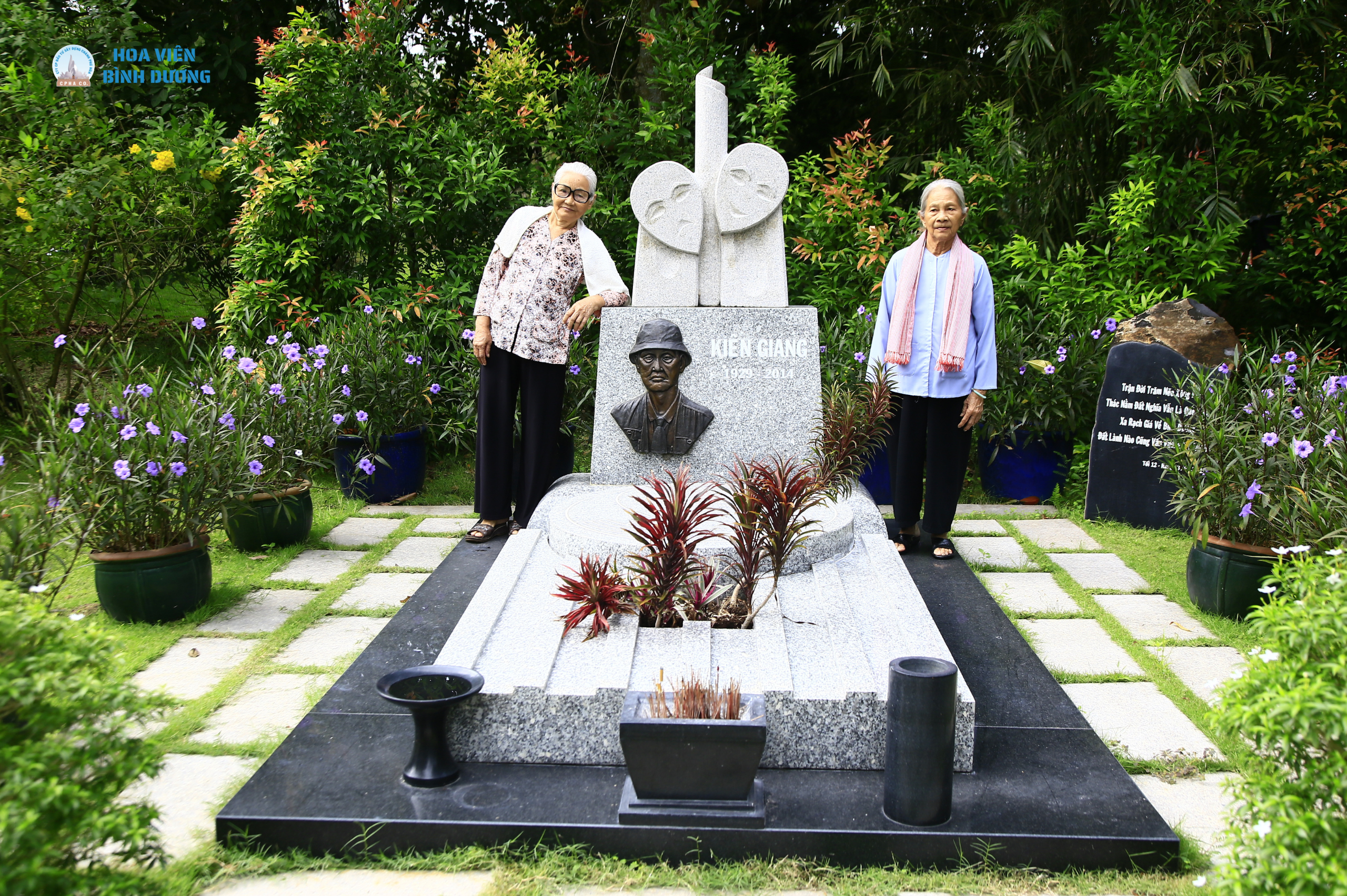 Mẫu mộ nghệ sĩ