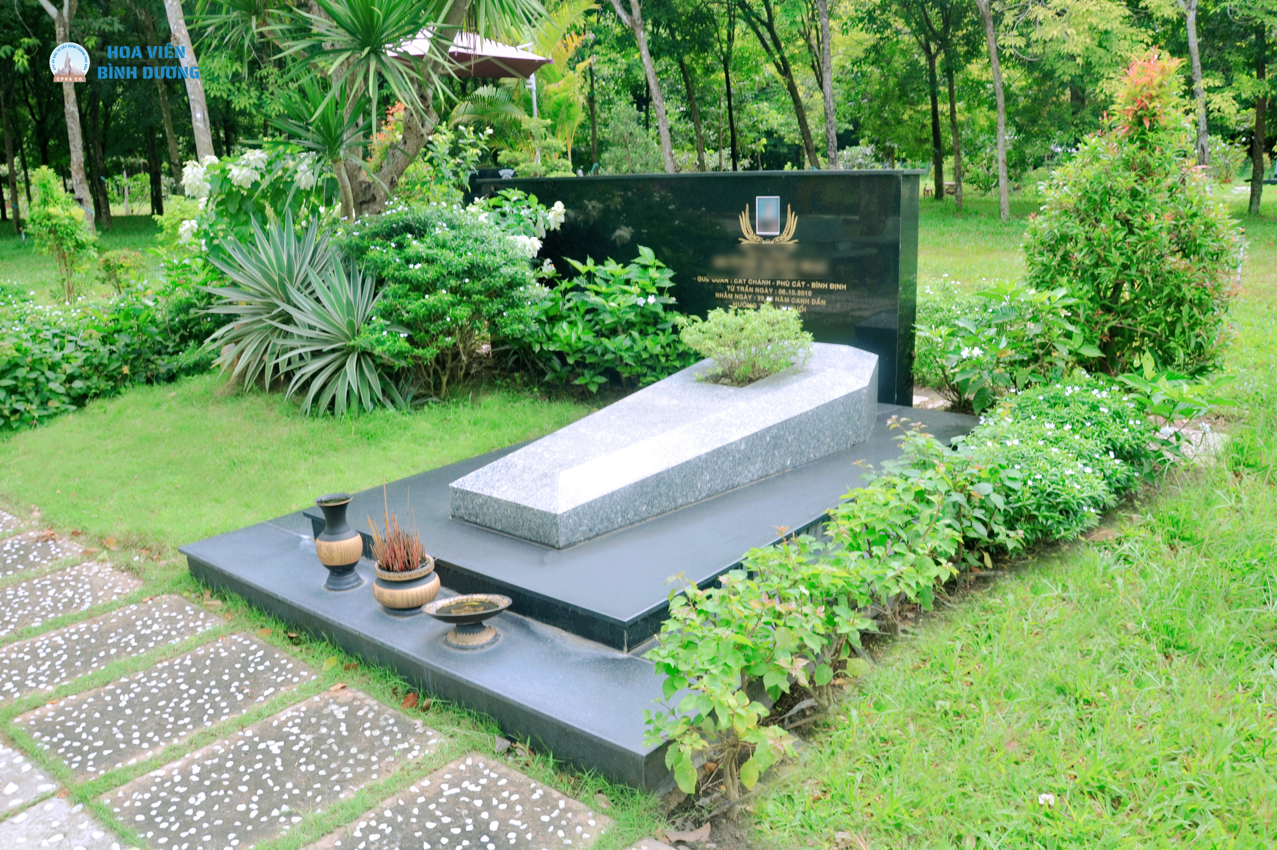 Mẫu mộ ốp đá hoa cương